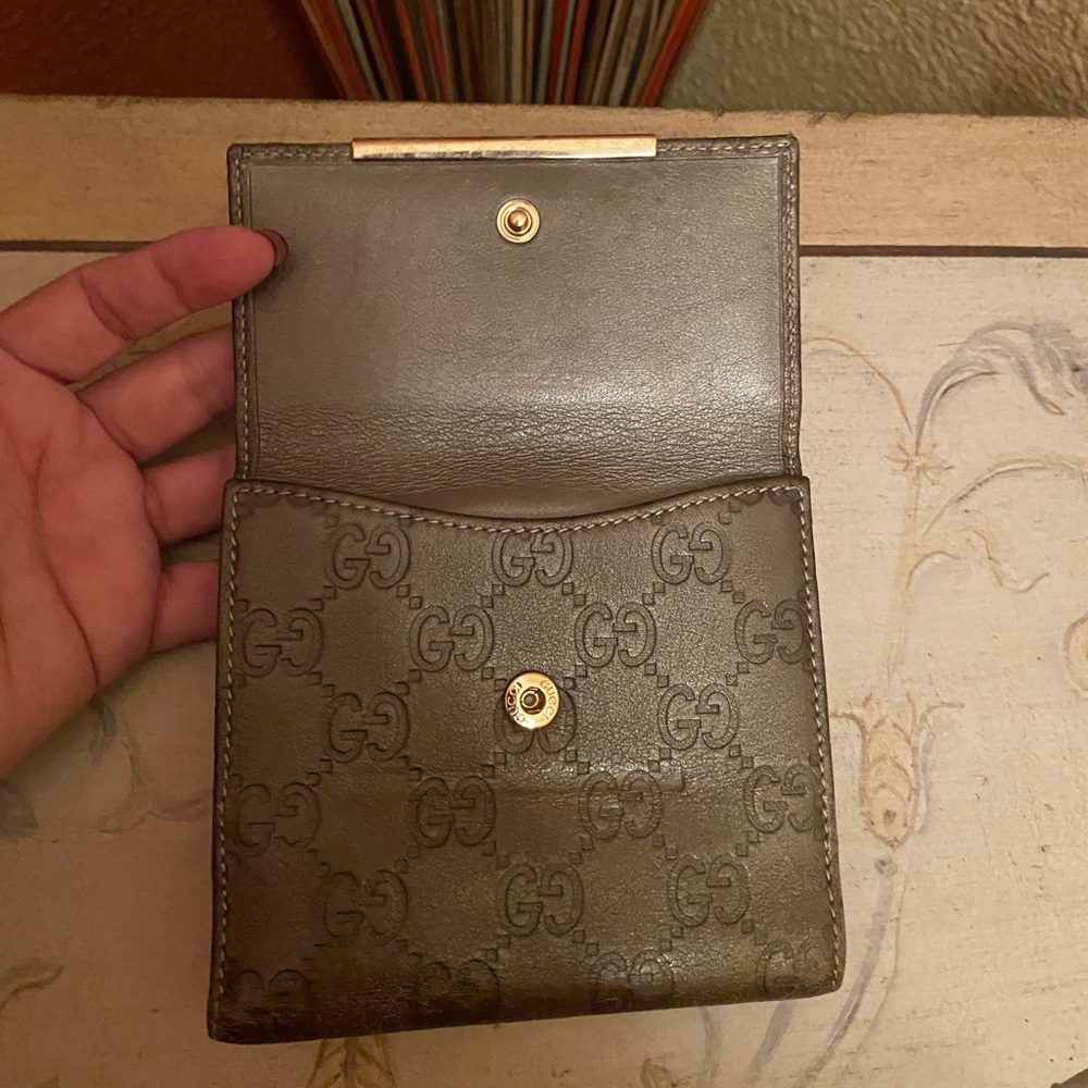 Gucci - GUC - Metallic Guccissima Monogram Bifold Wallet with Gold Accent - Picture 5 of 12